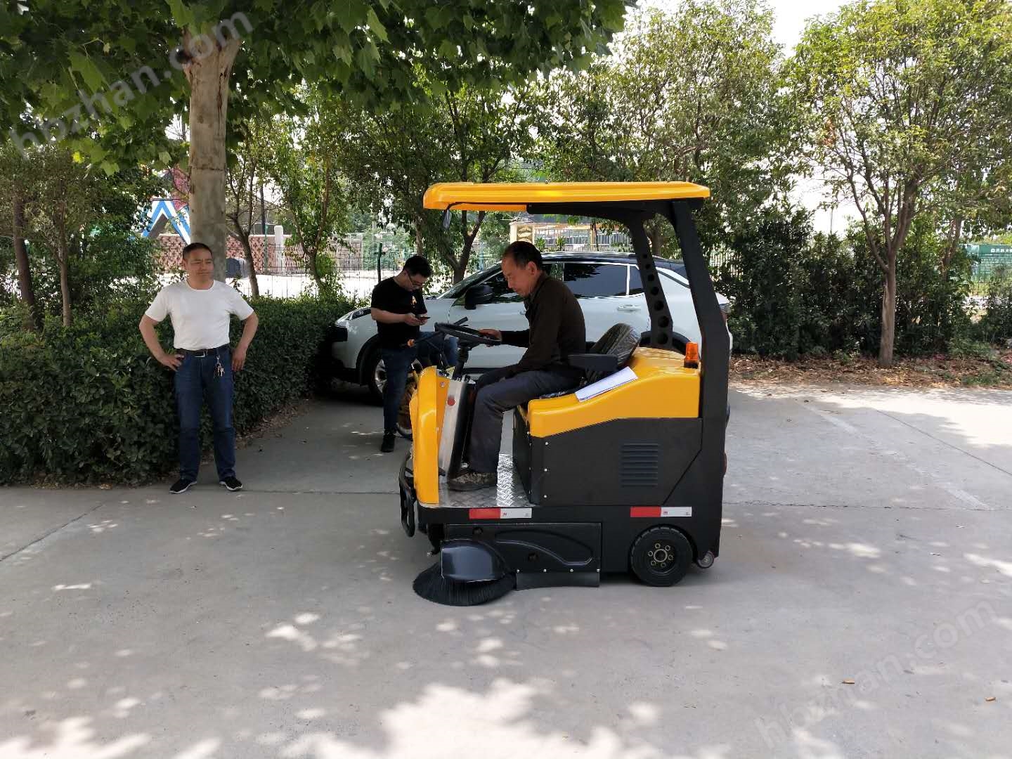 駕駛式掃地車 駕駛式掃地車